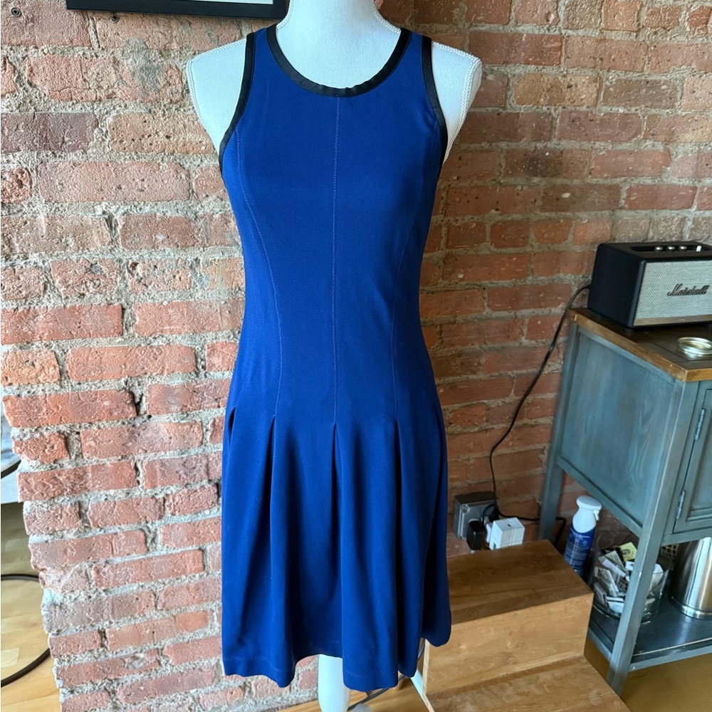 Flattering Banana Republic Sz 8 blue/black A line